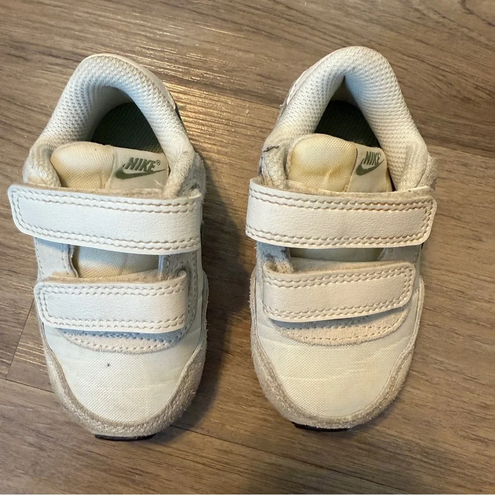 Nike Kids Cream and Green Sneakers US 5 C